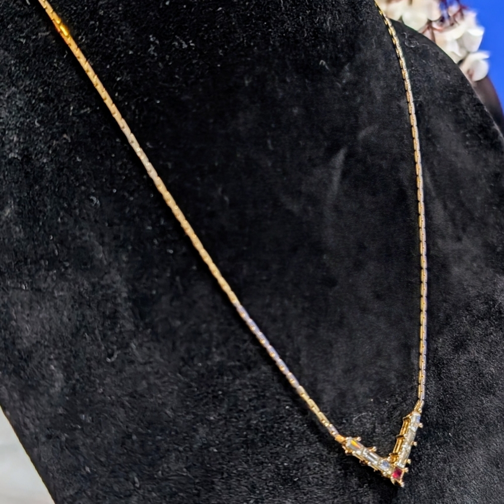 Christian Dior Vintage "V" Gold Necklace With White And Red Crystals - Picture 4 of 8